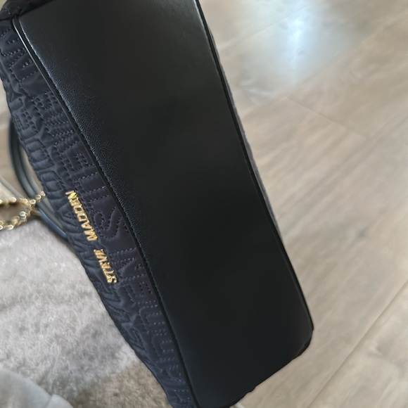 STEVE MADDEN BLK/GLD NYLON PUFF HOBO - Picture 8 of 10